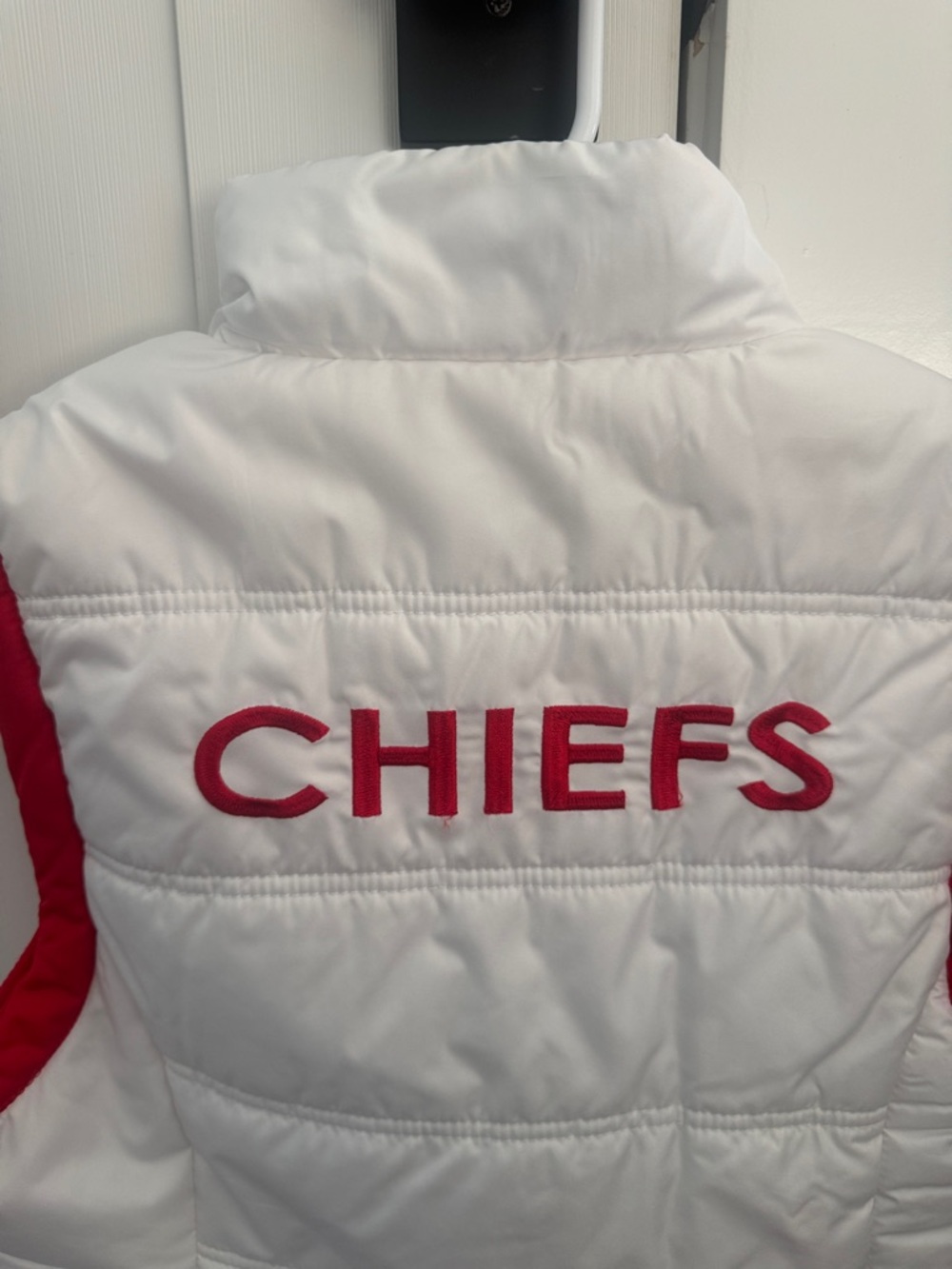 NFL women’s White Quilted Vest with Red Trim - Kansas City Chiefs Logo - Picture 4 of 6